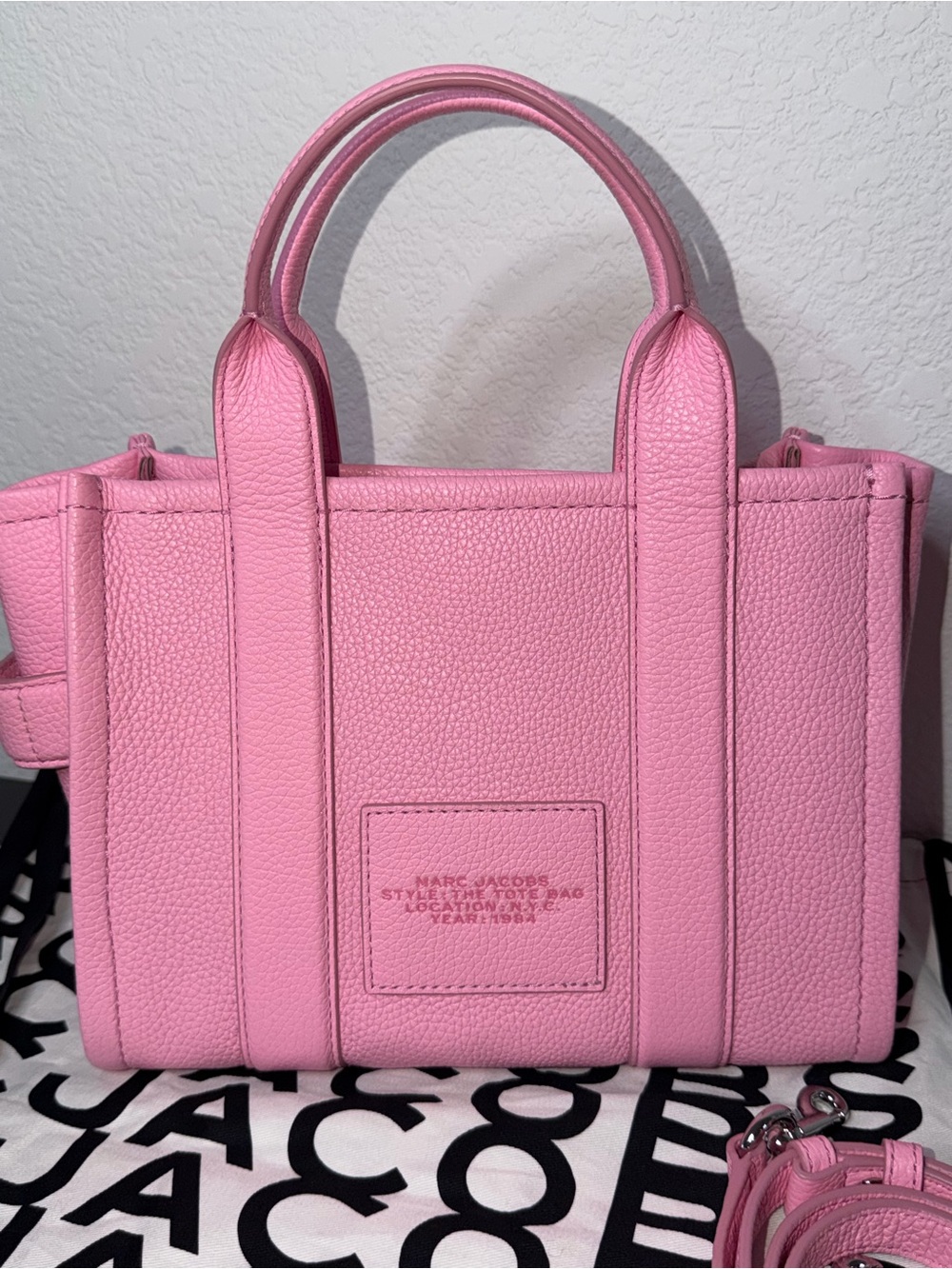 Marc Jacobs Fluro Pink The Tote Bag Small Leather - Picture 3 of 10